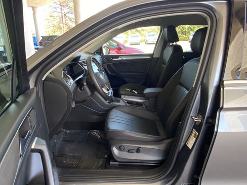 Certified 2023 Volkswagen Tiguan SE FWD image 34
