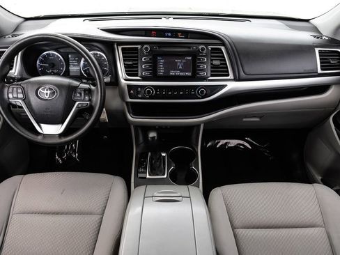 Used 2019 Toyota Highlander LE FWD image 10