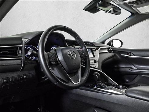 Used 2018 Toyota Camry SE w/ Moonroof Package FWD image 10