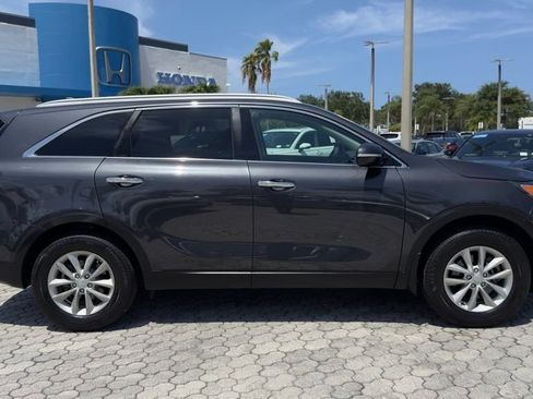 Used 2018 Kia Sorento FWD image 7