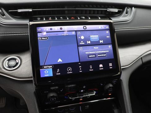 Used 2023 Jeep Grand Cherokee Limited image 22