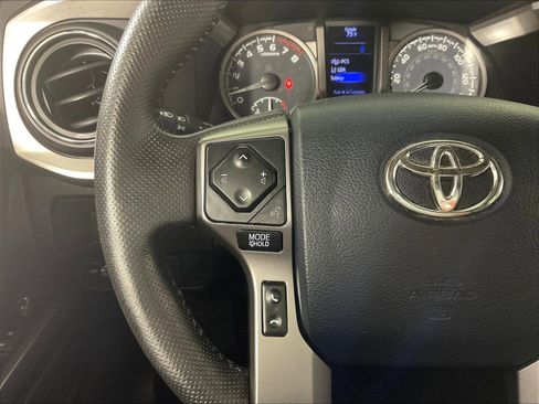 Used 2020 Toyota Tacoma SR5 AWD/4WD image 13