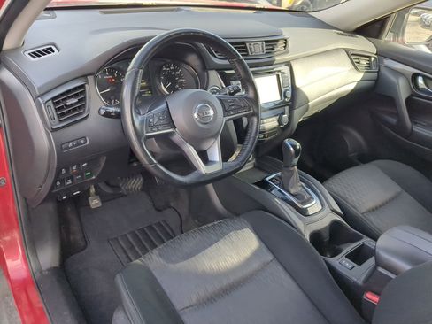 Used 2017 Nissan Rogue SV w/ SV Premium Package image 16