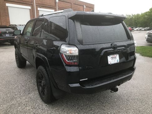 Used 2021 Toyota 4Runner SR5 AWD/4WD image 5