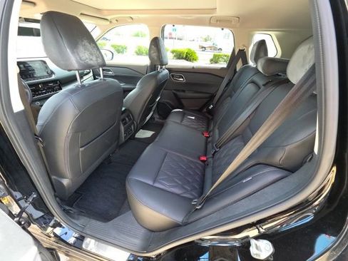 Used 2023 Nissan Rogue Platinum w/ Platinum Premium Package image 24