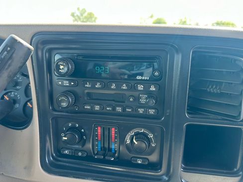 Used 2003 Chevrolet Silverado 2500 LS w/ Skid Plate Package AWD/4WD image 16