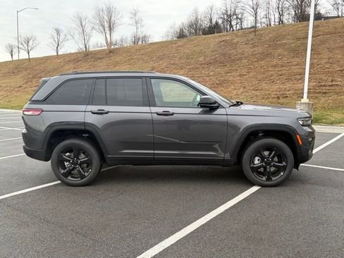 New 2025 Jeep Grand Cherokee Limited image 9