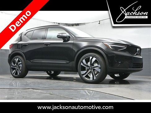 New 2025 Volvo XC40 B5 Ultra image 37