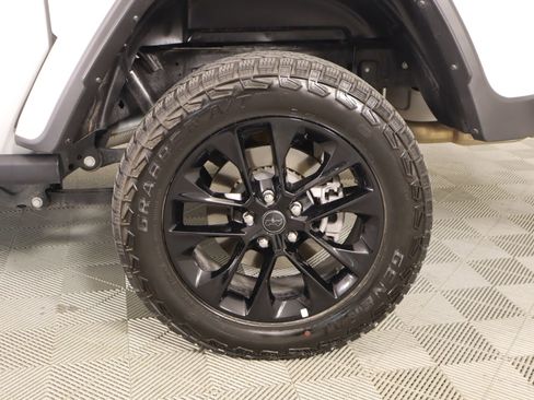 Used 2025 Jeep Gladiator Sport AWD/4WD image 17