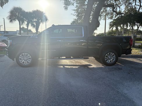 Used 2022 GMC Sierra 2500 Denali w/ Denali Ultimate Package AWD/4WD image 4