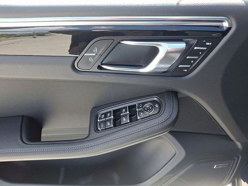 Used 2025 Porsche Macan image 15