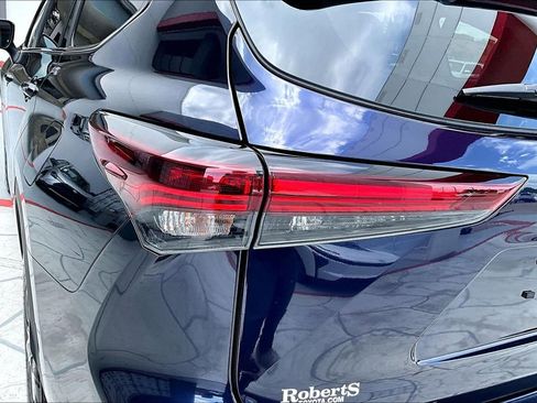 Used 2024 Toyota Highlander XLE image 22