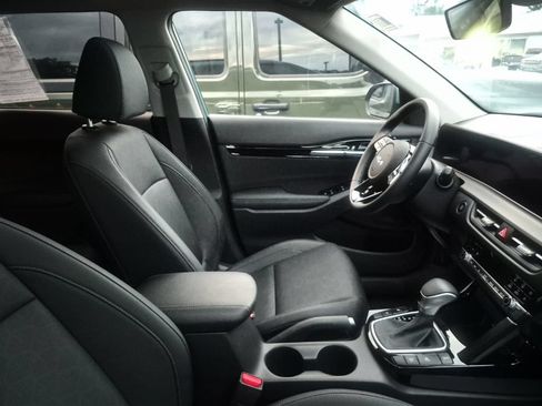 Used 2024 Kia Seltos EX AWD/4WD image 5