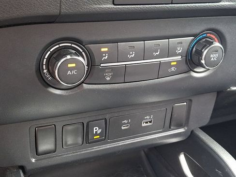 Used 2022 Nissan Frontier SV w/ Technology Package AWD/4WD image 14