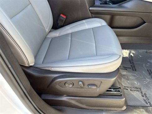 Used 2023 GMC Yukon XL SLT image 16