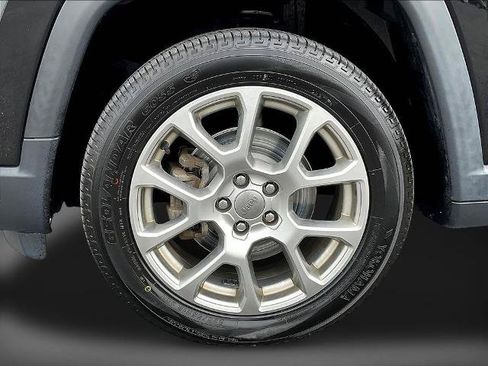 Used 2022 Jeep Compass Latitude w/ Sun and Sound Group AWD/4WD image 40