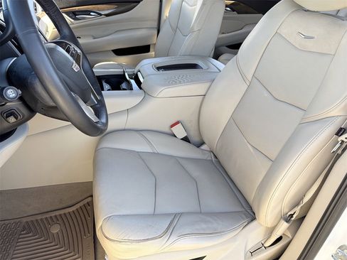 Used 2018 Cadillac Escalade ESV Luxury image 19