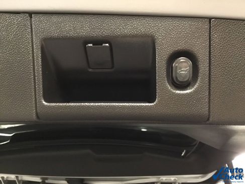 Used 2017 Cadillac Escalade Luxury image 13