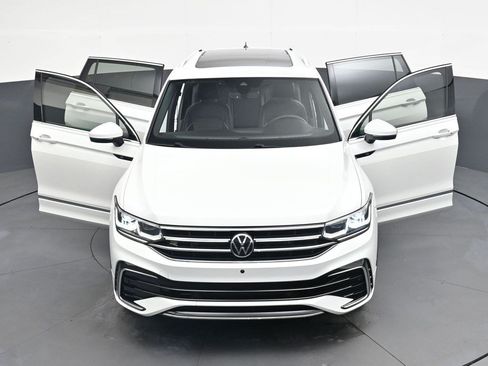 Used 2023 Volkswagen Tiguan SEL R-Line AWD/4WD image 38