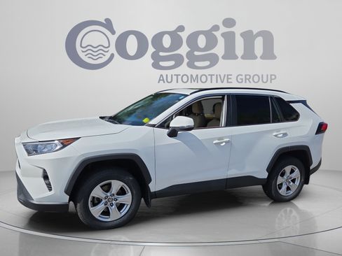 Used 2021 Toyota RAV4 XLE w/ Convenience Package FWD image 1