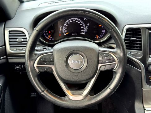 Used 2018 Jeep Grand Cherokee Limited image 23