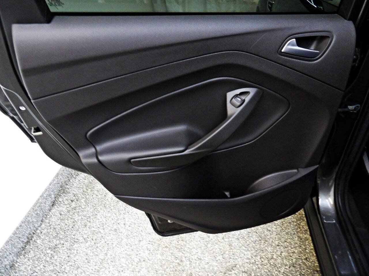 Used 2017 Ford Escape SE AWD/4WD image 9