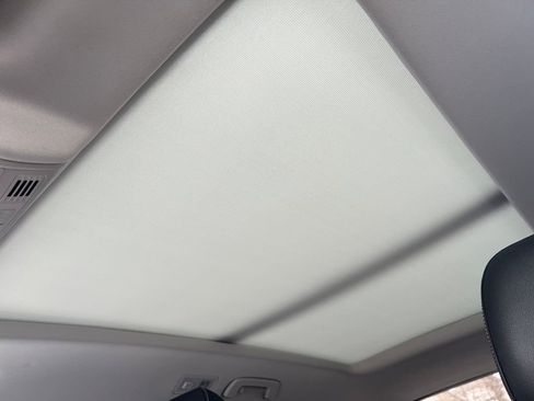 Used 2022 Volkswagen Taos SEL w/ Panoramic Sunroof Package image 30