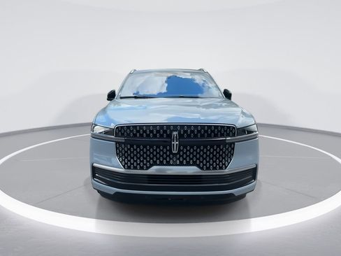 New 2025 Lincoln Navigator Reserve AWD/4WD image 3