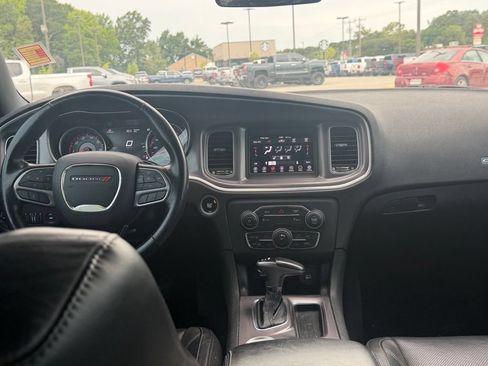 Used 2020 Dodge Charger SXT w/ Leather Interior Group RWD image 9