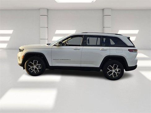 Used 2023 Jeep Grand Cherokee Limited image 2