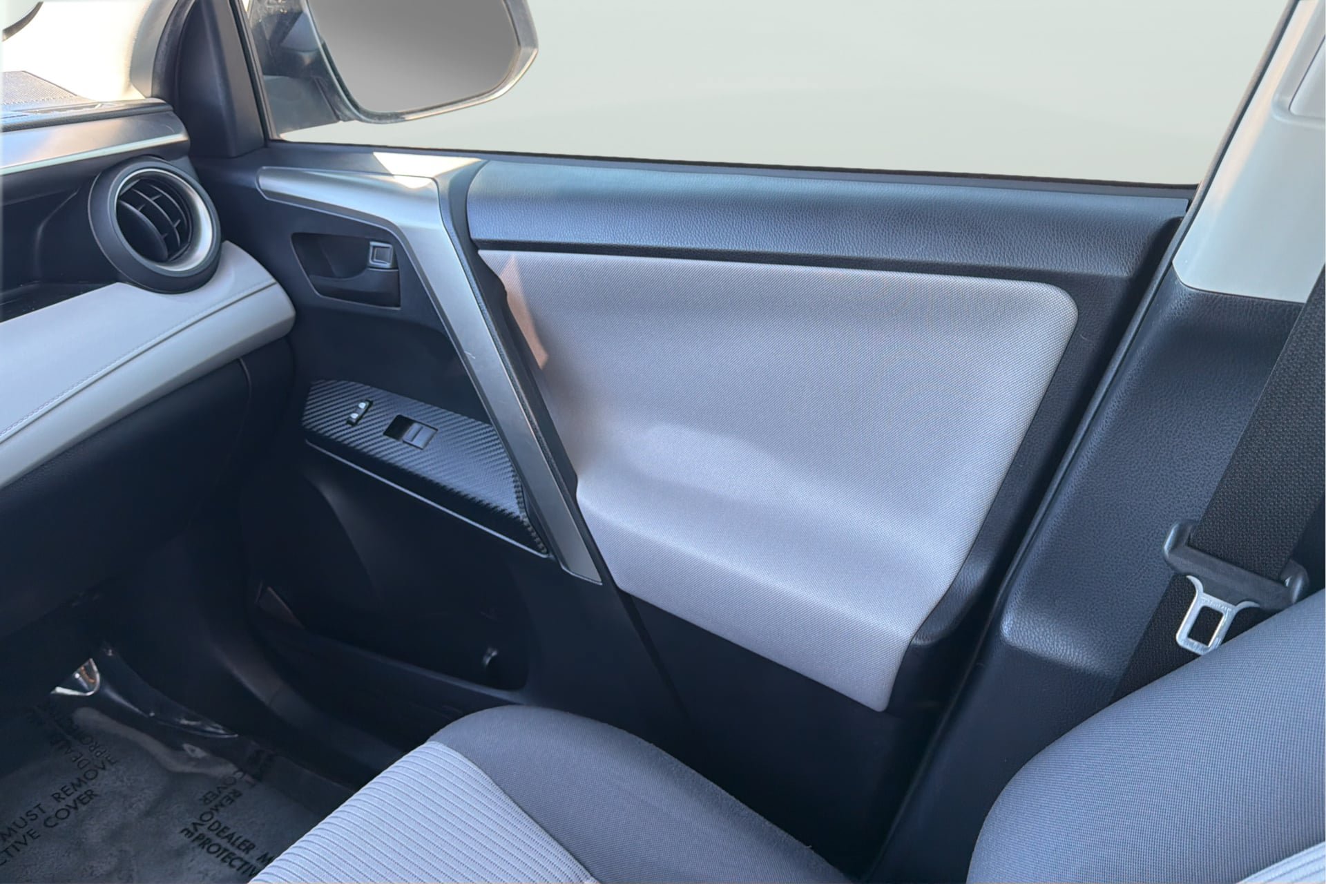 Used 2014 Toyota RAV4 LE FWD image 17