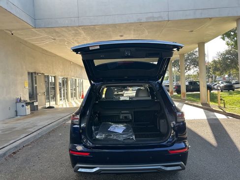 New 2025 Mitsubishi Outlander SE image 27