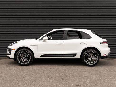 Certified 2026 Porsche Macan AWD/4WD image 2