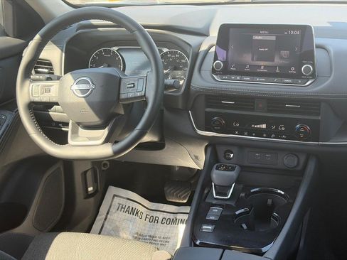 Used 2025 Nissan Rogue SV FWD image 12