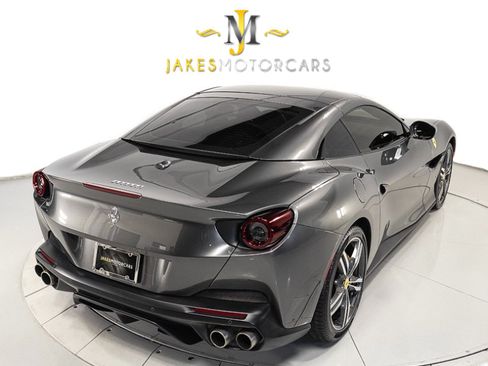 Used 2020 Ferrari Portofino RWD image 11