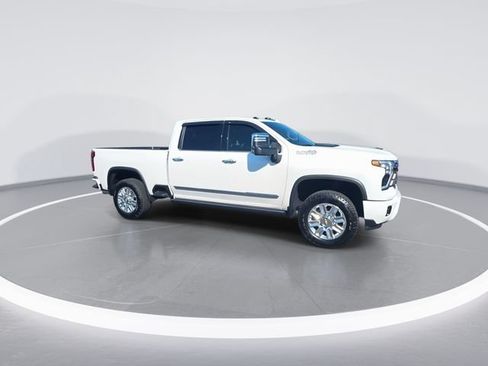 Used 2025 Chevrolet Silverado 2500 High Country w/ High Country Premium Package AWD/4WD image 2