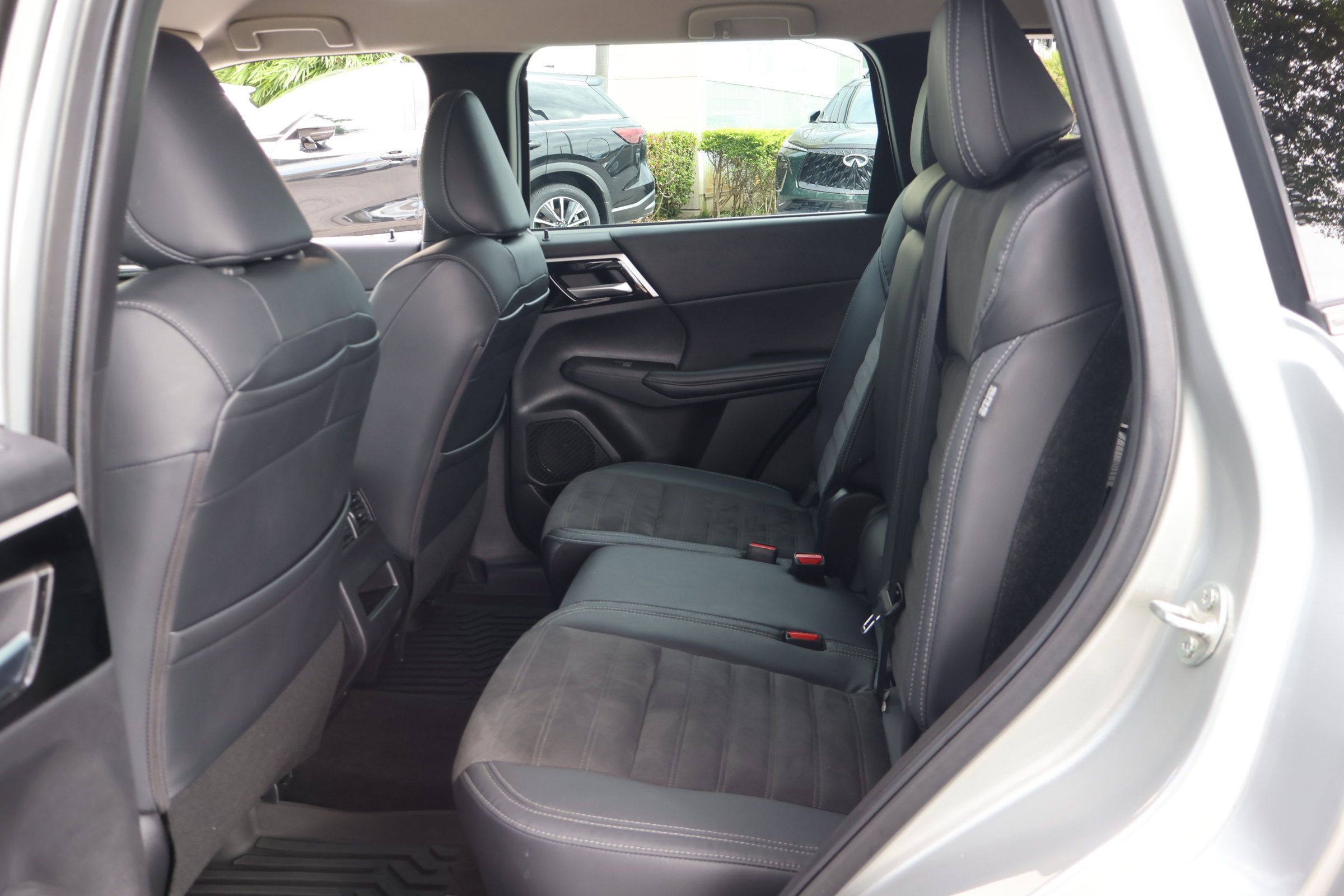 Used 2023 Mitsubishi Outlander SE FWD image 16