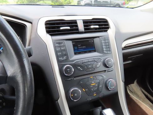 Used 2014 Ford Fusion SE w/ Equipment Group 202A FWD image 20