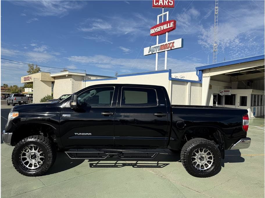 Used 2017 Toyota Tundra SR5 AWD/4WD image 9