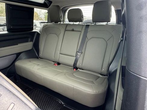 Used 2023 Land Rover Defender 90 S image 21