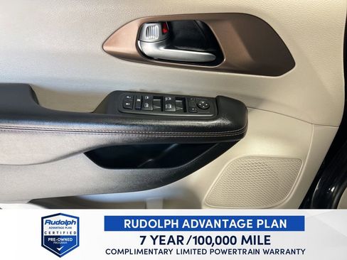 Used 2017 Chrysler Pacifica Touring Plus w/ Tire & Wheel Group image 19