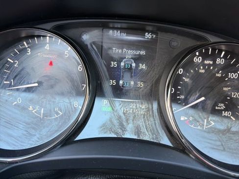 Used 2017 Nissan Rogue SV w/ SV Premium Package image 3