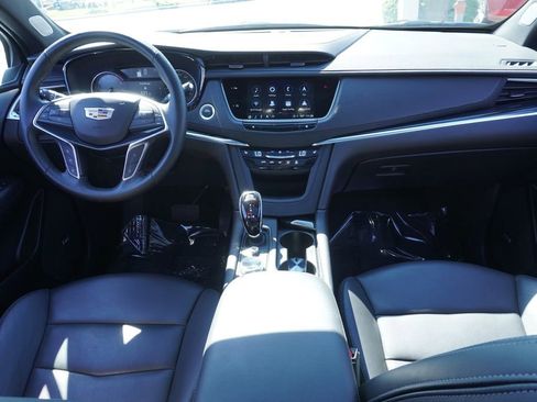 Certified 2025 Cadillac XT5 Premium Luxury image 11