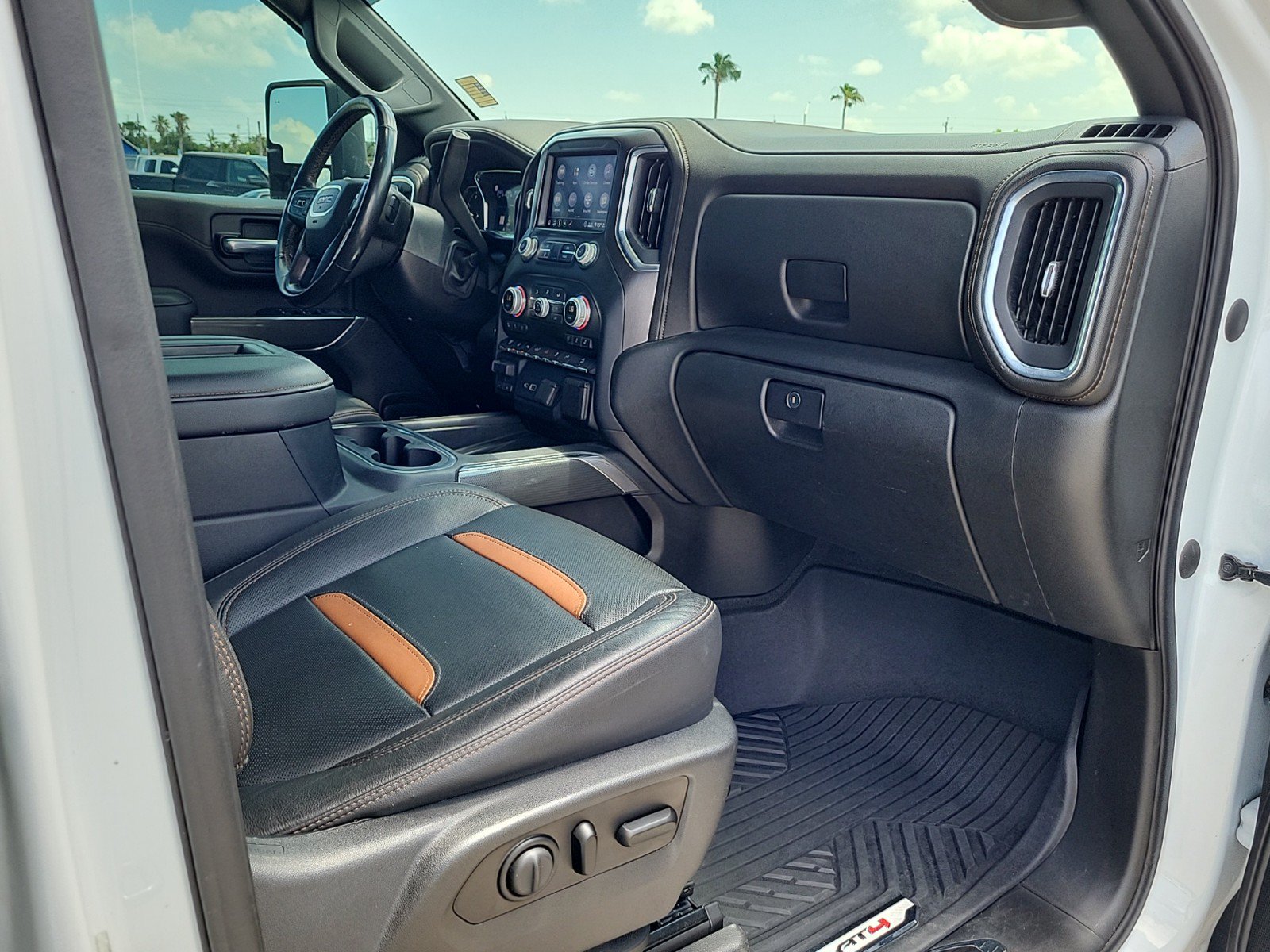 Used 2020 GMC Sierra 2500 AT4 w/ AT4 Premium Package AWD/4WD image 9