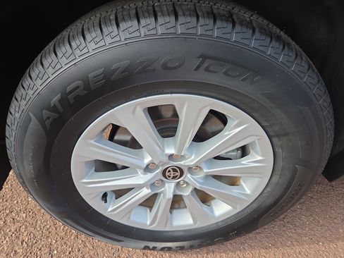 Certified 2024 Toyota Grand Highlander XLE AWD image 10