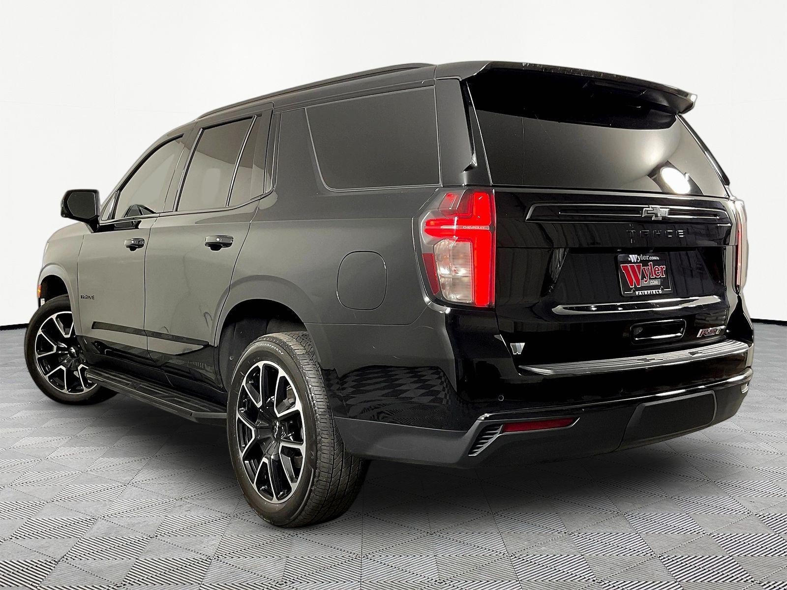 Used 2024 Chevrolet Tahoe RST w/ Luxury Package AWD/4WD image 4