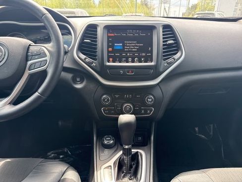 Used 2018 Jeep Cherokee Latitude Plus w/ Cold Weather Group AWD/4WD image 24