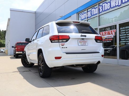 Used 2019 Jeep Grand Cherokee Altitude AWD/4WD image 34