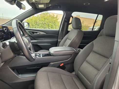 Used 2024 Chevrolet Traverse LT FWD image 12