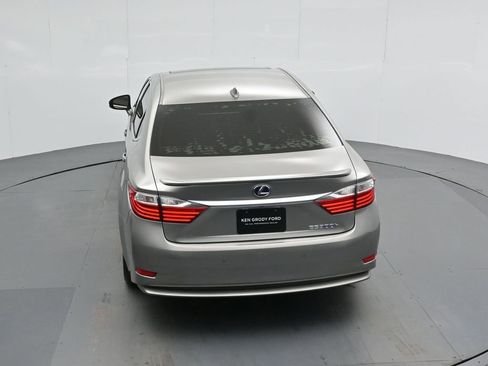 Used 2015 Lexus ES 300h image 41
